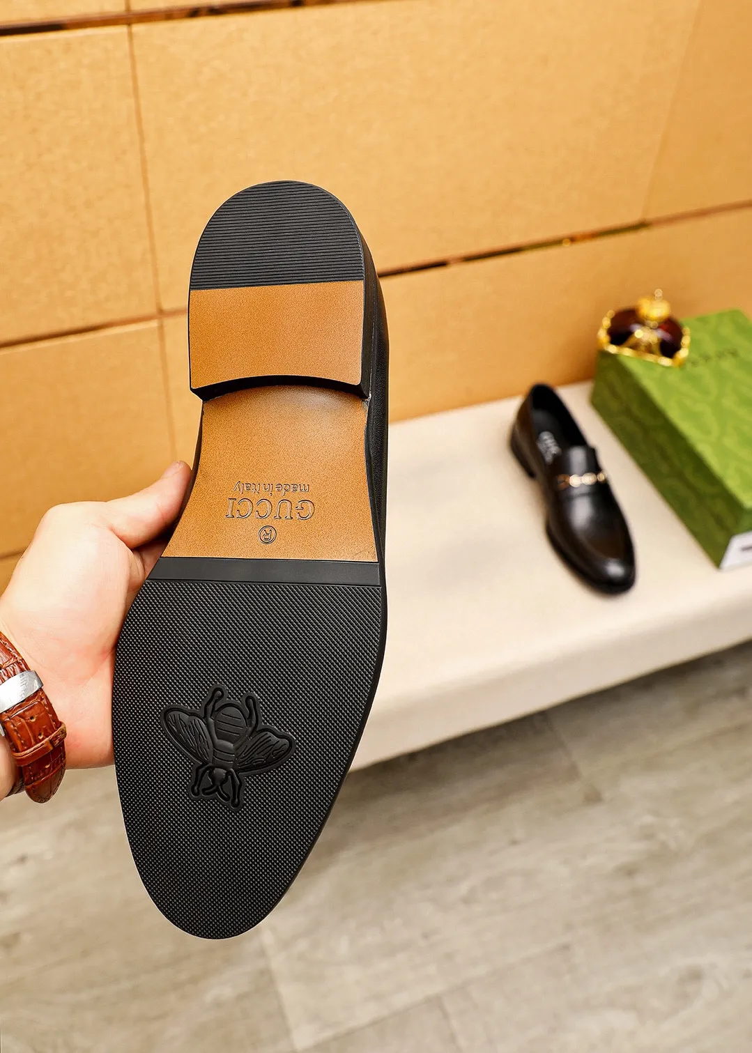 Men's shoes 💰400 💐 Product trademark: GUCCI "Gucci" casual leather shoes Regular size: 39-44 (38.45.46🉑️Customized) Product materials: Selected imported first-layer calfskin upper + luxury hardware buckle, imported 🐑 sheepskin lining. Strong three-dimensional visual effect, original combination outsole Color: 1⃣️color optional
